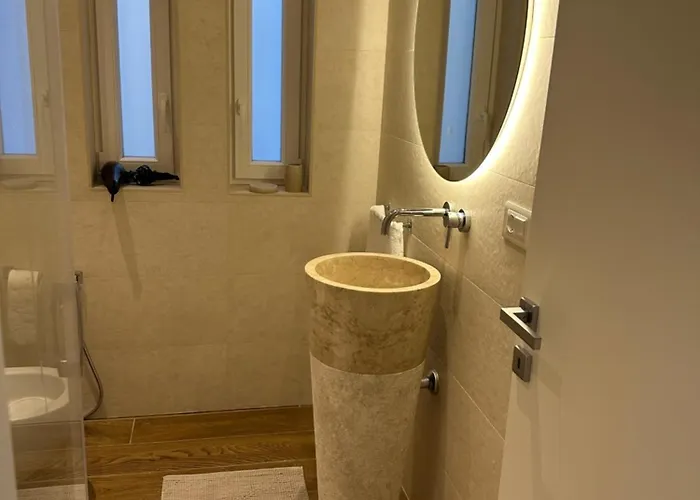 Andrea Luxury בארי